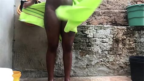 Gostosa Tomando Banho E Sendo Filmada Xvideos Xxx Filmes Porno