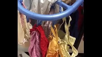 女友美容師很騷 內褲故意曬在浴室 都給客人欣賞打手槍 XVIDEOS