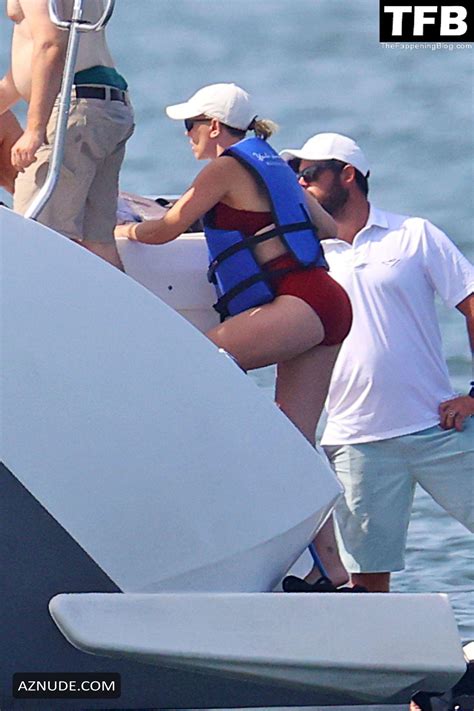 Scarlett Johansson Sexy Seen Flaunting Her Hot Figure Wearing A Red