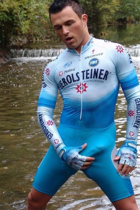 GAY MANS PLEASURE SPORTY GUYS IN SPANDEX