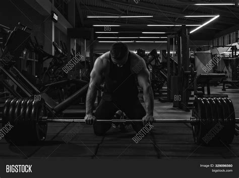 Young Man Powerlifter Image And Photo Free Trial Bigstock