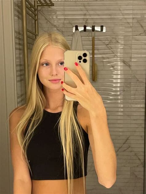 Pin On Hair Pretty Blonde Hair Blonde Hair Inspiration Long Blonde Hair