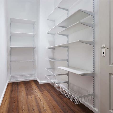 Системы хранения в кладовке: стеллажи, корзины, стойки