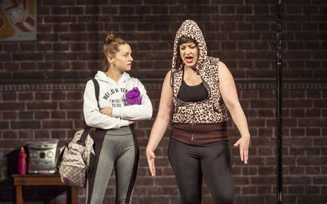 Kulturní tip Úspěšná komedie The Naked Truth Odhalená pravda v nové sezoně vstupuje na