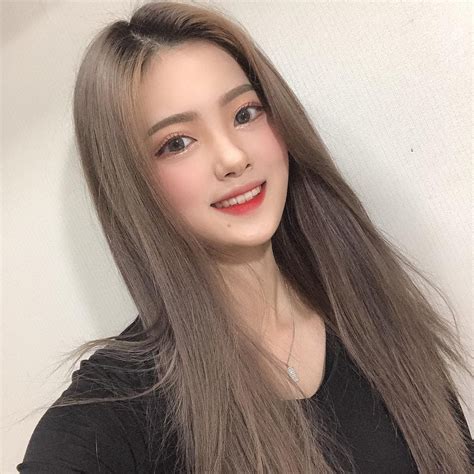 Các hot girl Hàn đánh mắt rất nhẹ nhưng vẫn xinh lồng lộn là nhờ cả