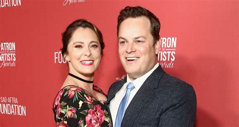 Pregnant Rachel Bloom And Husband Dan Gregor Taken In By Local Couple