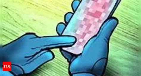 Bangalore Woman Finds 13 000 Nude Photos Of Herself Other Women On Boyfriend S Phone