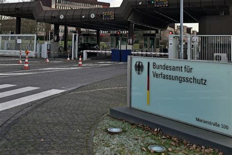 Alemania Investigan a espía islámico que trabajaba como actor porno gay La Tercera