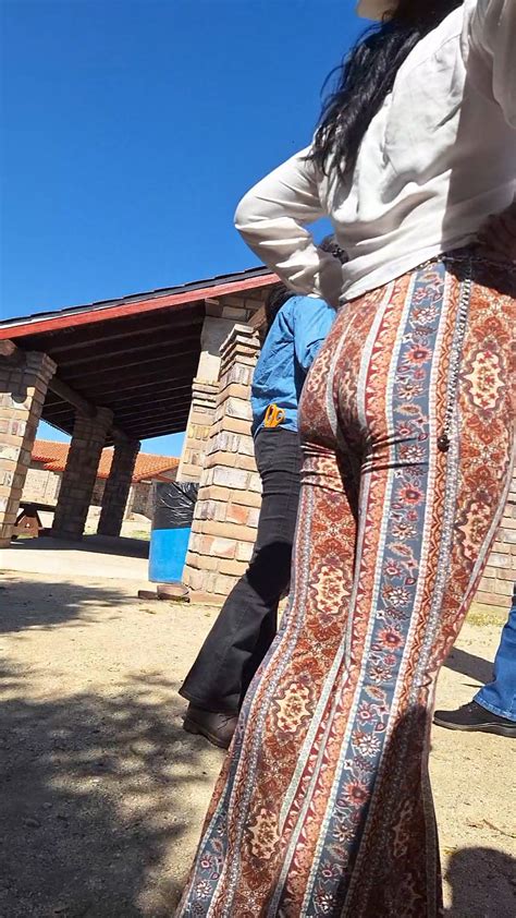 Latina Friend In Flare Print Leggings Oc Spandex Leggings Yoga Pants Forum