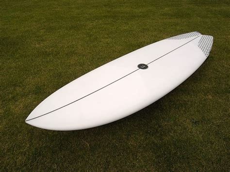 波情報 湘南 今日の様な波にもFX 4 FISH サーフボードクオリティーハードコア Quality Hardcore Distributions