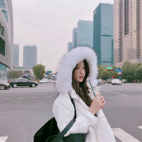 Lỡ tay tắt nhầm filter làm đẹp lúc livestream hot girl Trung Quốc mất hơn trăm ngàn lượt follow