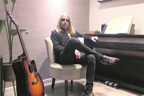 EMIR HOT Možda se odlučim napisati autobiografiju Već me strah da će imati tisuću stranica DuList