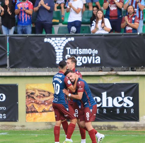 Fotos de la victoria de la Segoviana en su debut liguero | El Norte de
