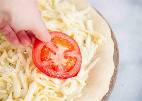how to make garlic sauce for pizza