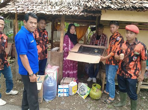 Pemuda Pancasila Luwu Bantu Korban Banjir Di Desa Siteba Dan Desa