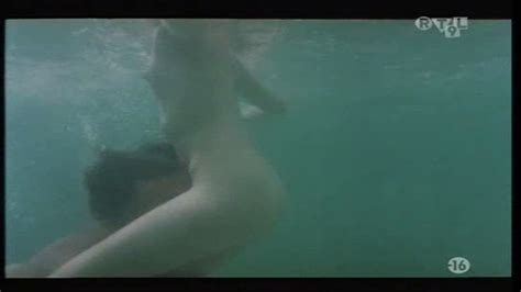 Naked Valérie Houlier in Outrage aux moeurs