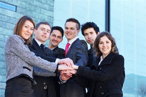 Businesspersonen Hands Holdingen Sex Tillsammans Barn Fotografering för