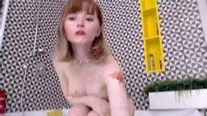 Mira 兩個身材極好的女大學生浴室淫蕩直播 Li Chang Live Sexy Porn SpankBang