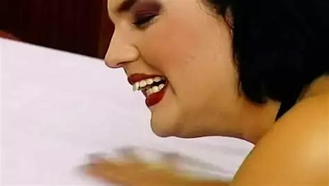 Eine sexy blonde deutsche dame bekommt ihren hungrigen mund gefüllt xHamster