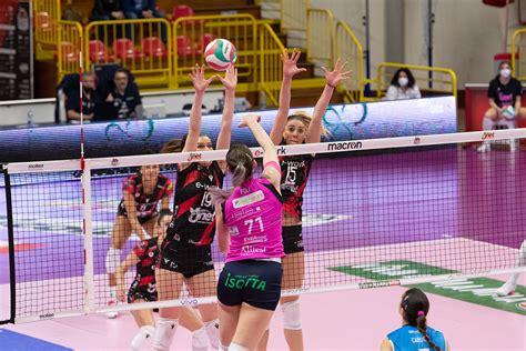 Grinta E Cuore Rosa Uyba Vbc Volleyball Casalmaggiore