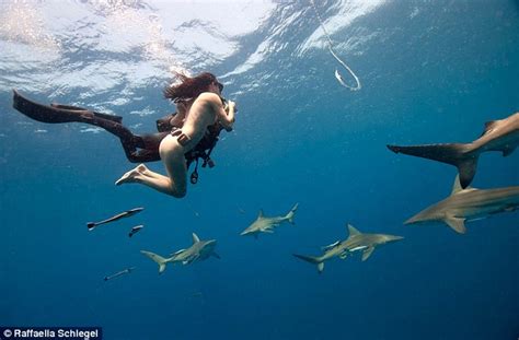 South African Free Diver Swims NAKED Just Inches From Deadly Sharks