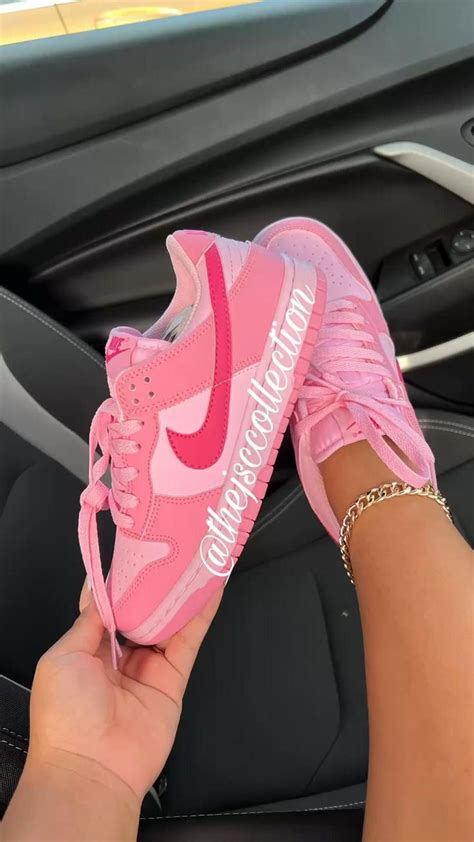 𝐀𝐑𝐈𝐀𝐇 𝐉𝐀𝐃𝐄🎀 In 2022 Hype Shoes Cute Shoes Sneakers Fashion Nike Shoes Girls Fashion Shoes