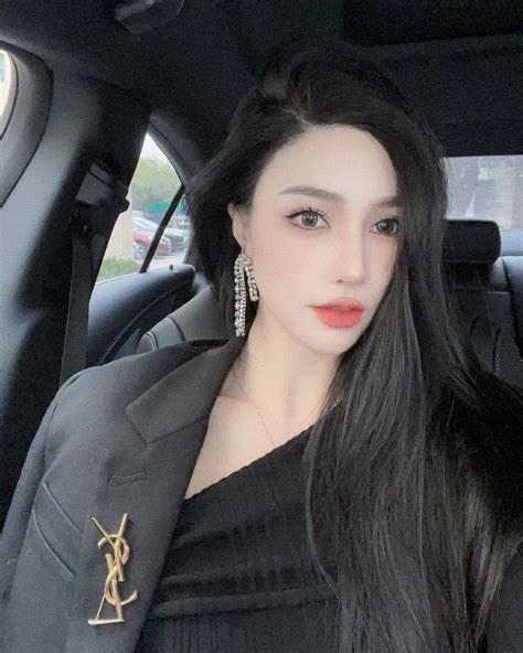 Hot girl phòng gym xứ Trung đi siêu thị bao ánh mắt chú ý