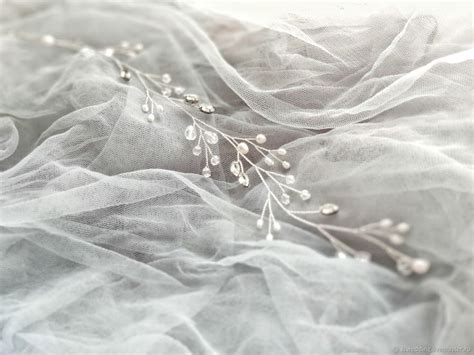 Нежная веточка для волос - свадебное украшение