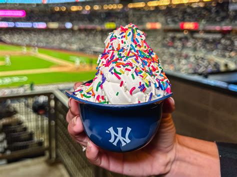 Robot servers will soon deliver all yankee stadium food 38