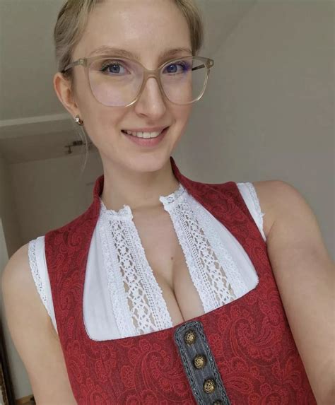 Dirndl Nudes GirlswithGlasses NUDE PICS ORG