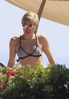 Miley Cyrus Bikini In Barcelona Mq Phun Org Forum