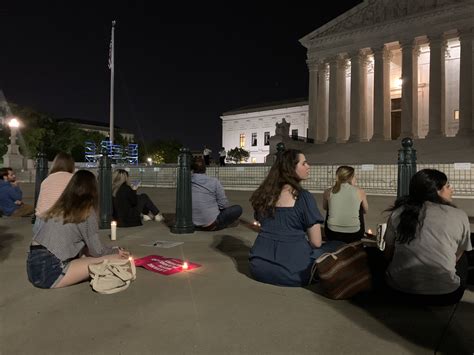 Norte Americanos Protestam Em Frente à Suprema Corte