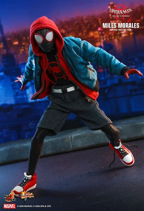 Spider Man Un Nuovo Universo Nuova Action Figure Hot Toys Di Miles Morales Foto Gallery