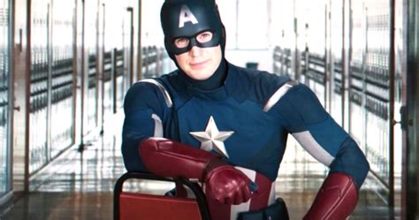 Chris Evans Responds To Nude Photo Leak In A Very Captain America Like Way