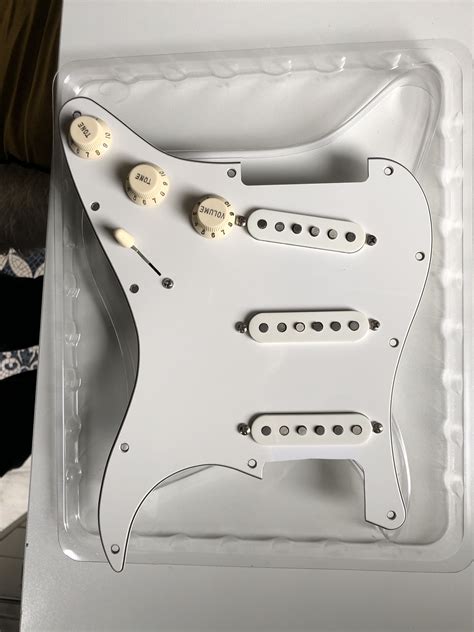 Pickguard Stratocaster - Fender Pickguard Stratocaster - Audiofanzine