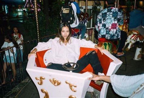 Nữ hoàng nhạc hip hop Suboi khoe ảnh diện bikini nhỏ xíu khoe bụng bầu