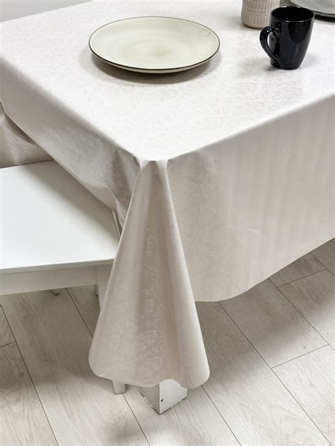 Клеенка Полли 140 см Аида