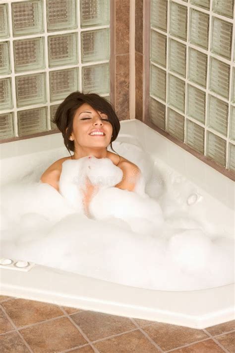 2 275 Naked Bathtub Female Stock Photos Free Royalty Free Stock Photos From Dreamstime