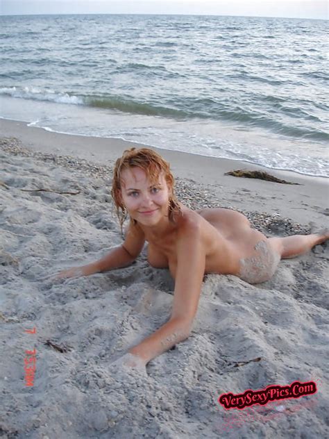 My Hot Wife Posing Naked Porn Pic