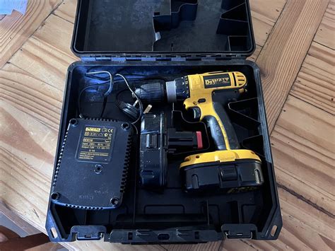 Dewalt Dc725 Cordless Hammer Drill 2 Batteries Charger And Carrying