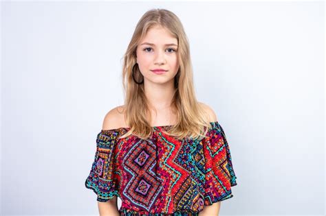 Jolie Jeune Fille Slave Blonde Photo Gratuite