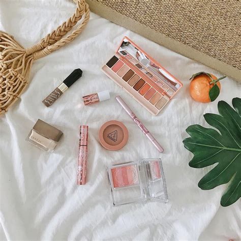 Tưởng cầu kì nhưng đồ makeup hàng ngày của hot girl số 1 Thái Lan Pimtha lại đơn giản vô cùng