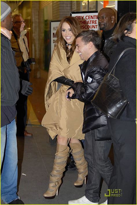 Miley Cyrus Films Sex The City 2 Scenes Photo 318441 Photo Gallery Just Jared Jr