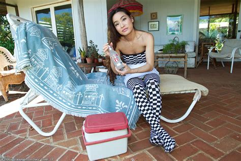 Amateur Latina Milf Leilani Demonstriert Ihre Haarige Fotze Im Freien Porno Bilder Sex Fotos