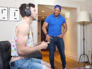 MANROYALE Gamer Twink 使用紧屁股给送货司机小费 Pornhub Gay