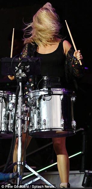 Ellie Goulding Looks Leggy In Black Sequin Hot Pants At V Festival Daily Mail Online