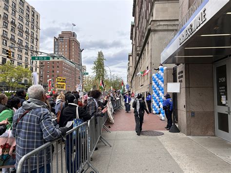 Community groups in NW10 7NZ protest the latest zoning law 1