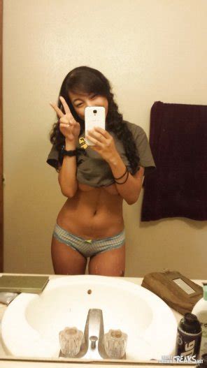 Sexy Asian Underboob Porn Pic