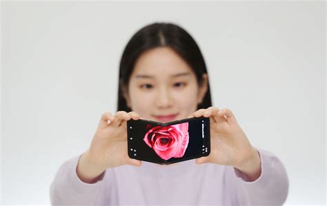 Consumer Electronics Test And Development Samsung Display Unveils