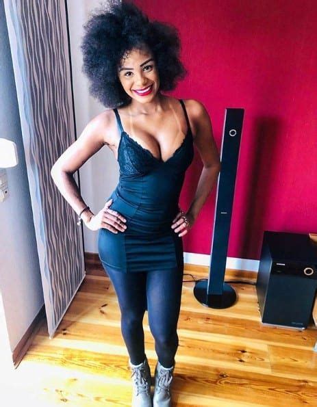 Indyara Dourado The Hottest Black Girl Shows Off Naked In Front Of The Mirror Carioca Porn